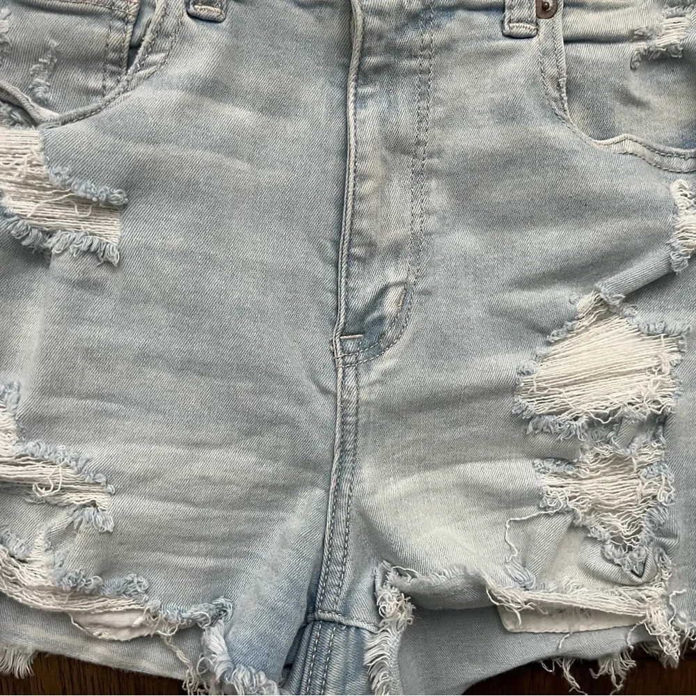 AMERICAN EAGLE Ne(x)t Level Stretch High Rise Distressed Shorts Size 6 - Picture 3 of 7